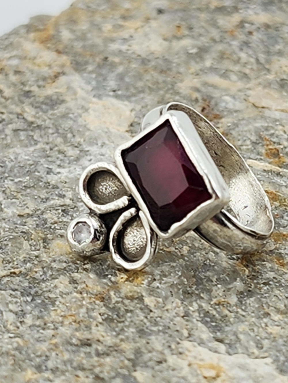 GARNET & CLEAR ZIRCONIA HANDMADE RING IN STERLING SILVER RECYCLED METAL SZ 6 - Picture 4 of 14